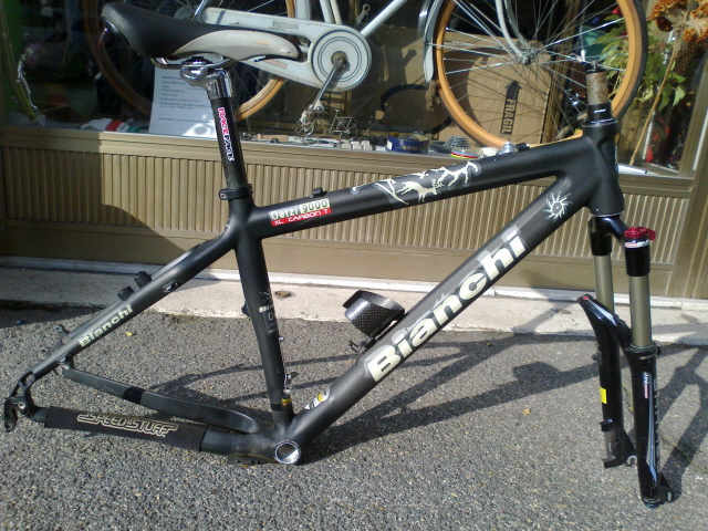 1330008668 1704 FT0 Oetzi Carbon 1 1330008668 1704 FT0 Oetzi Carbon 1