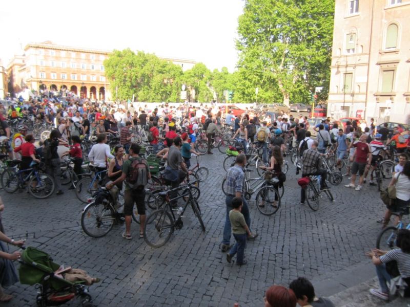 1335732490 214 FT186496 Salvaciclisti Roma  280412 4 