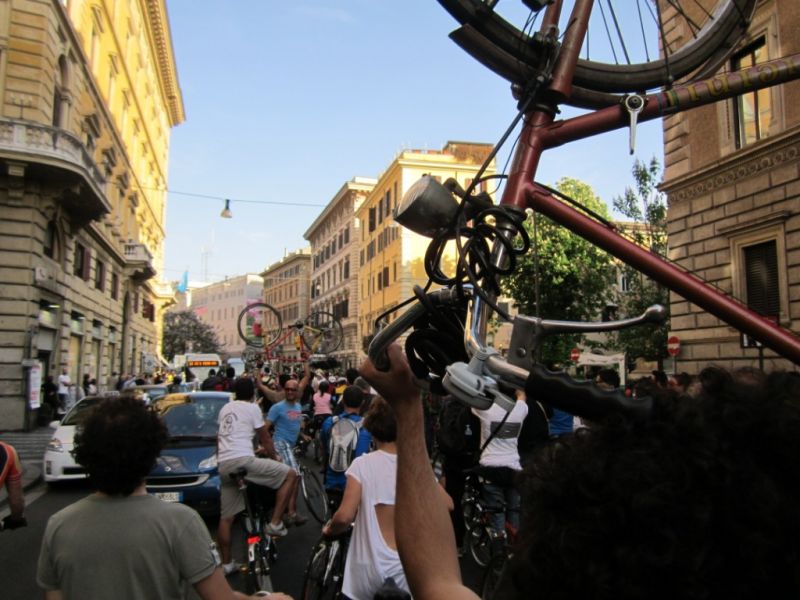 1335732767 214 FT186496 Salvaciclisti Roma  280412 41 
