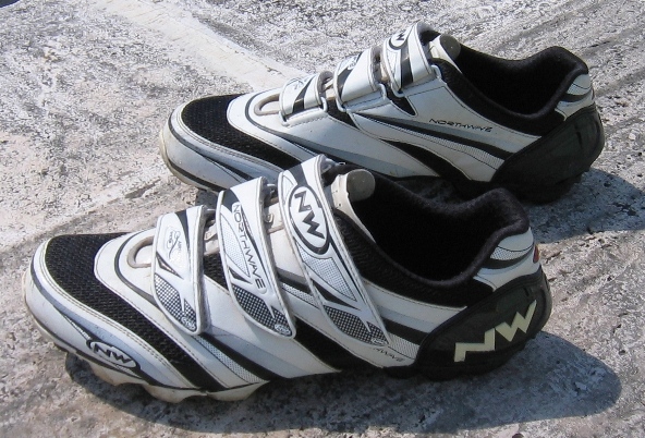 1373729415 1422 FT0 Scarpe 01