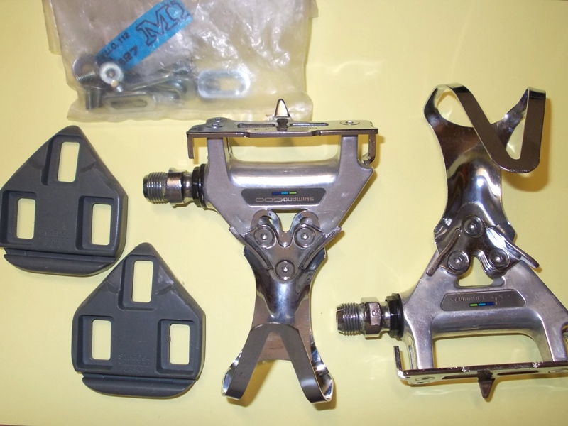 1406396221 1358 FT224205 Pedali Shimano 600
